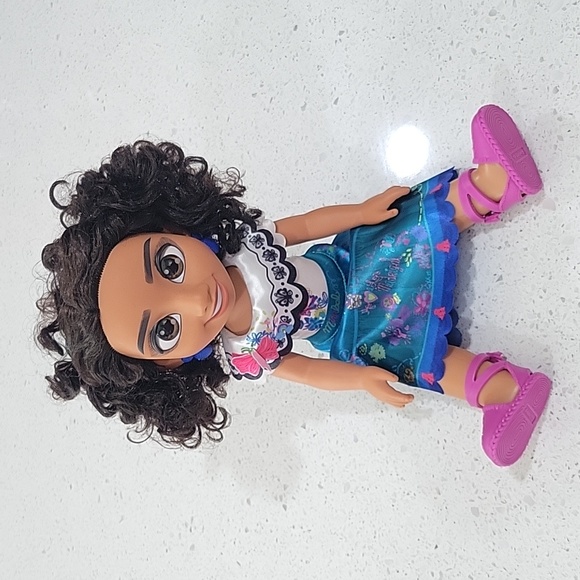Disney Encanto Isabella & Mirabel Dolls (Selling Them Together) - Picture 4 of 4